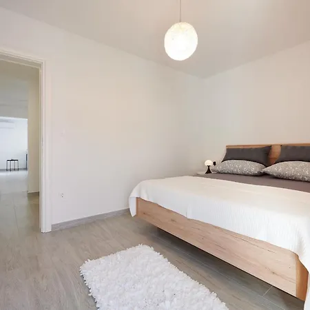 Adrian2 トロギール