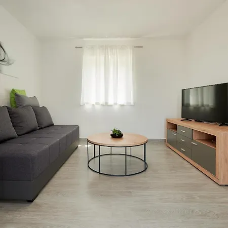 Apartment Adrian2 *